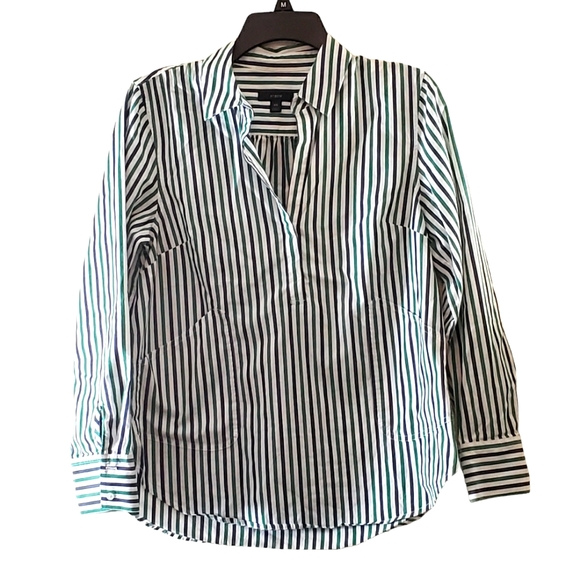 J. Crew Collared Long Sleeve Pull Over Popover shirt  front pockets XS preowed - Picture 2 of 6